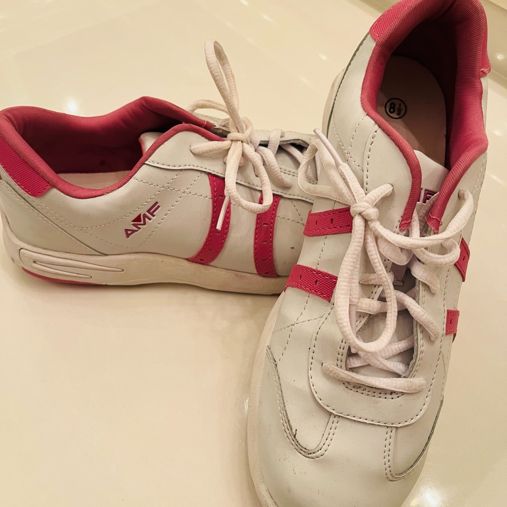 AMF women’s white and pink leather bowling shoes, size 8.5.